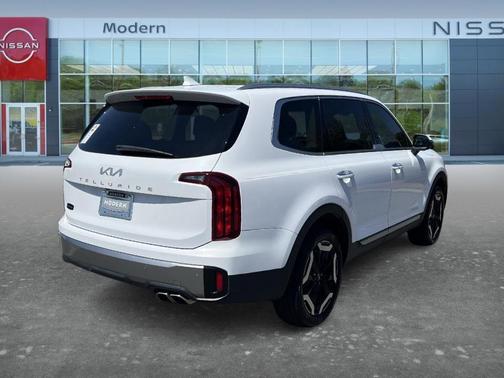 White 2025 Kia Telluride S