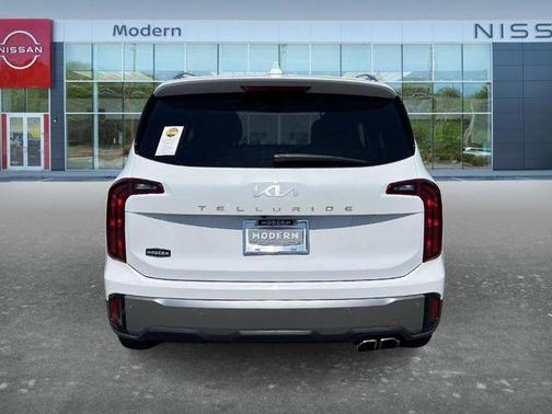 White 2025 Kia Telluride S