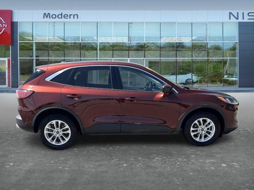 Red 2021 Ford Escape SE