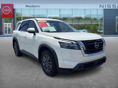 2024 Nissan Pathfinder SV