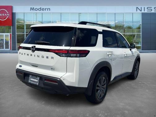 2024 Nissan Pathfinder SV