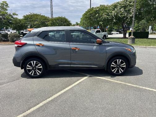 Gun Metallic 2019 Nissan Kicks SR