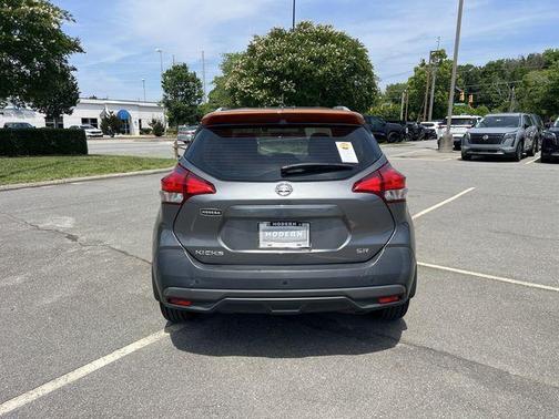 Gun Metallic 2019 Nissan Kicks SR