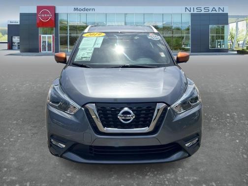 Gun Metallic 2019 Nissan Kicks SR