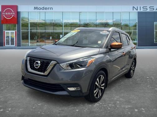 Gun Metallic 2019 Nissan Kicks SR