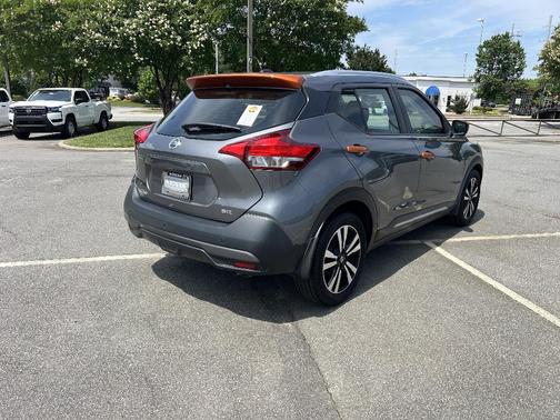 Gun Metallic 2019 Nissan Kicks SR