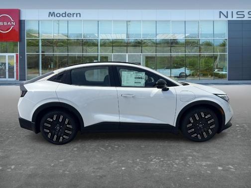 Everest White P 2026 Nissan Leaf PLATINUM+