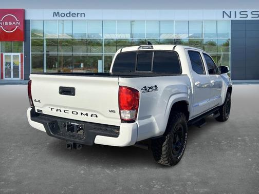 2022 Toyota Tacoma SR