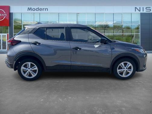 2022 Nissan Kicks S