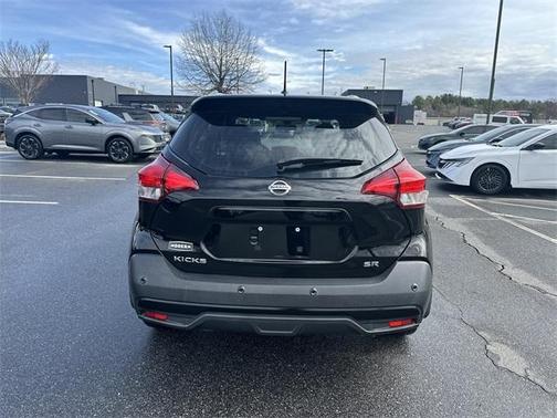 2020 Nissan Kicks SR