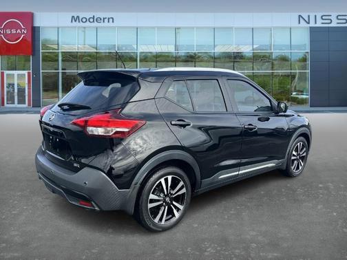 2020 Nissan Kicks SR