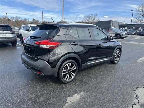 2020 Nissan Kicks SR
