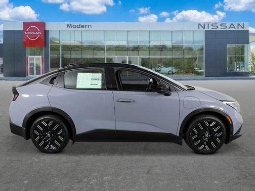 Boulder Gray Metallic 2026 Nissan Leaf PLATINUM+