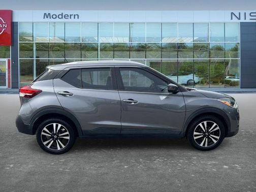 Gray 2019 Nissan Kicks SV