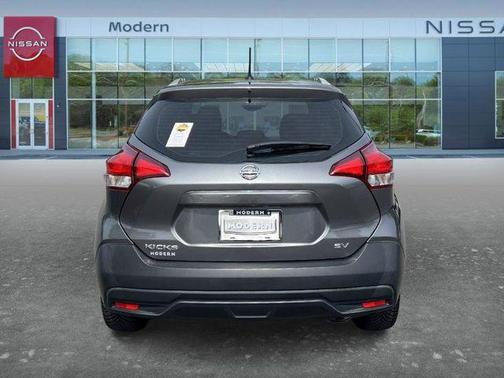 Gray 2019 Nissan Kicks SV
