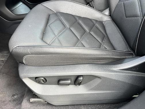 Silver Mist Metallic 2025 Volkswagen Atlas 2.0T SE w/Technology