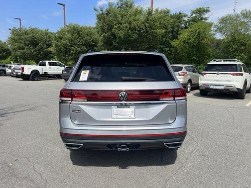 Silver Mist Metallic 2025 Volkswagen Atlas 2.0T SE w/Technology