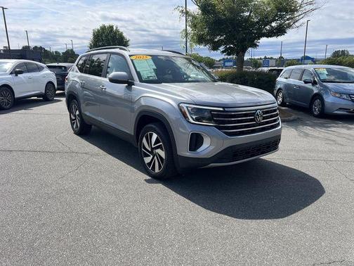 Silver Mist Metallic 2025 Volkswagen Atlas 2.0T SE w/Technology