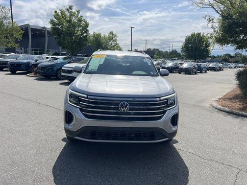Silver Mist Metallic 2025 Volkswagen Atlas 2.0T SE w/Technology