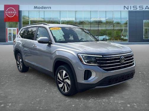 Silver Mist Metallic 2025 Volkswagen Atlas 2.0T SE w/Technology