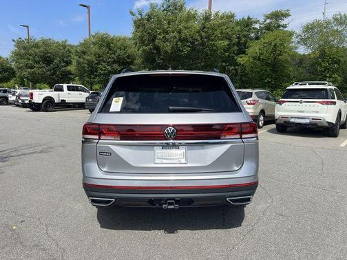 Silver Mist Metallic 2025 Volkswagen Atlas 2.0T SE w/Technology