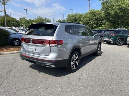 Silver Mist Metallic 2025 Volkswagen Atlas 2.0T SE w/Technology