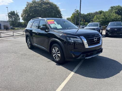 Black 2025 Nissan Pathfinder SL