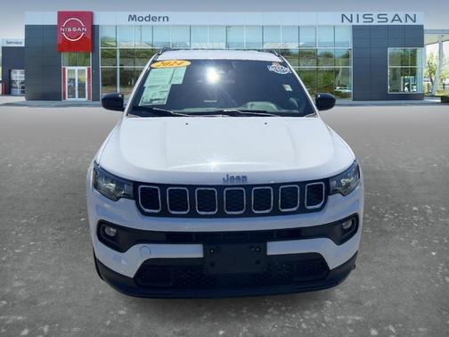 White 2024 Jeep Compass Latitude