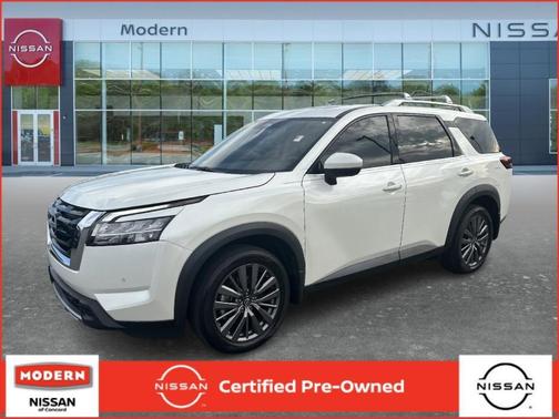 White 2023 Nissan Pathfinder SL