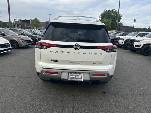 White 2023 Nissan Pathfinder SL