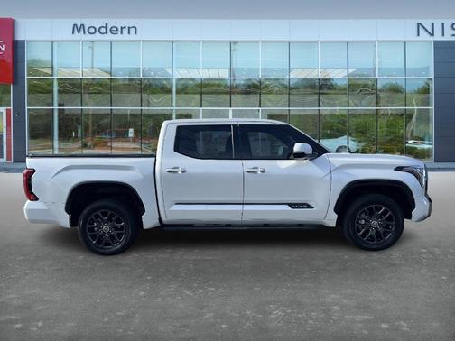 2023 Toyota Tundra Hybrid Platinum