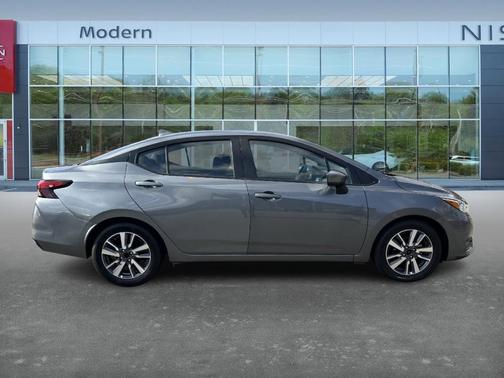 2023 Nissan Versa 1.6 SV