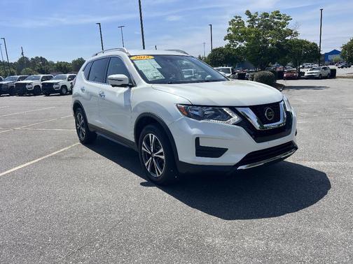 White 2019 Nissan Rogue SV