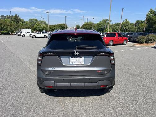 2t Gun Red Roof 2025 Nissan Kicks SR