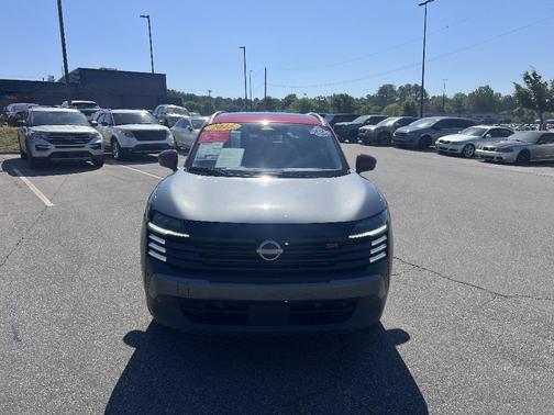 2t Gun Red Roof 2025 Nissan Kicks SR