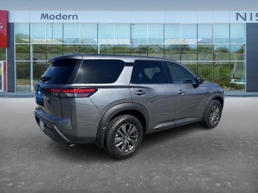 2024 Nissan Pathfinder S