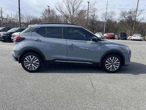 2023 Nissan Kicks SR