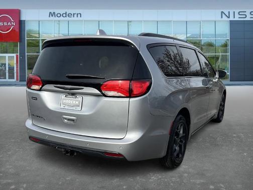 2020 Chrysler Pacifica Touring-L Plus