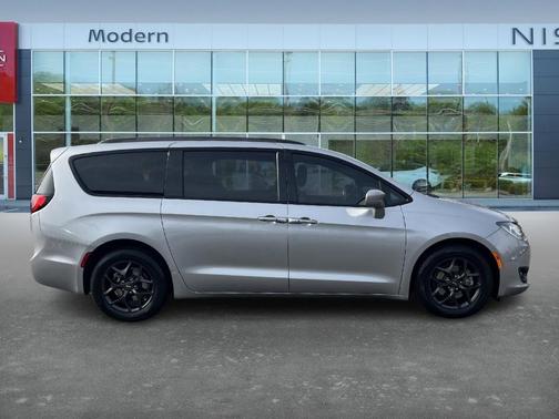2020 Chrysler Pacifica Touring-L Plus