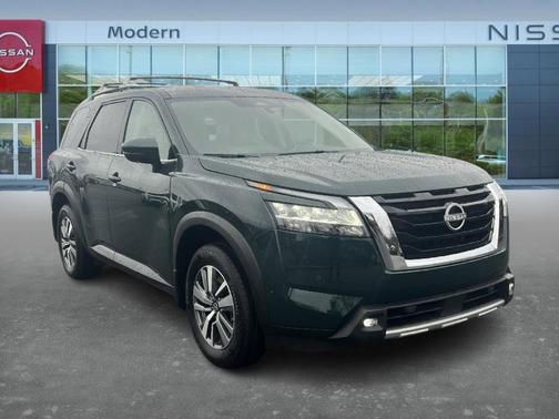 2024 Nissan Pathfinder SL