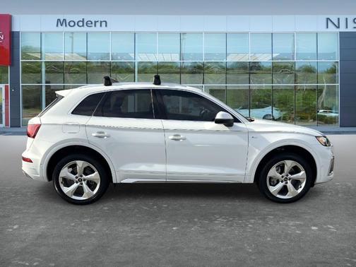 Glacier White Metallic 2022 Audi Q5 45 S line Prestige