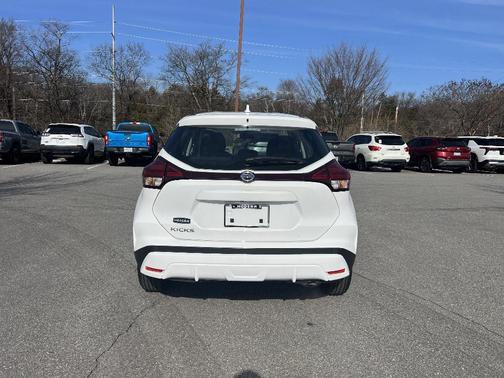 2021 Nissan Kicks S