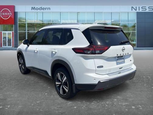 Everest White P 2025 Nissan Rogue SL
