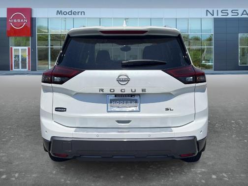 Everest White P 2025 Nissan Rogue SL