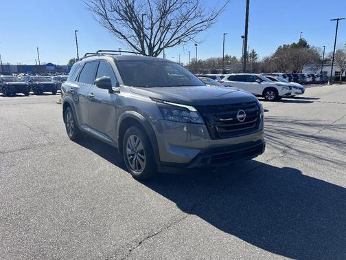 2023 Nissan Pathfinder SV