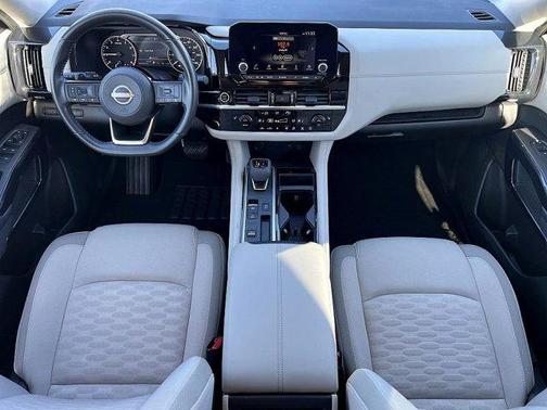 2023 Nissan Pathfinder SV