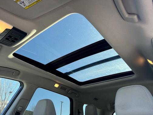 2023 Nissan Pathfinder SV