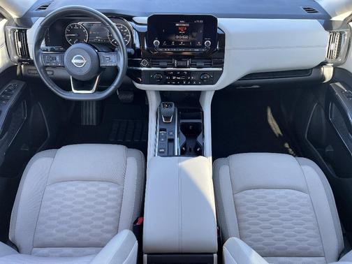 2023 Nissan Pathfinder SV