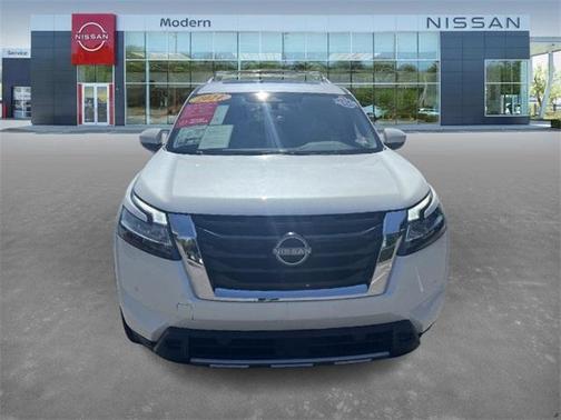 2024 Nissan Pathfinder SL