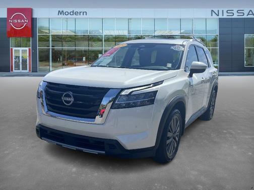 2024 Nissan Pathfinder SL